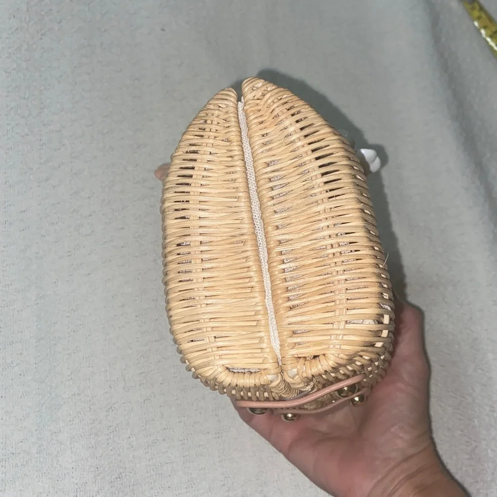 Nwot BTB Page Floral Clutch - Picture 4 of 12